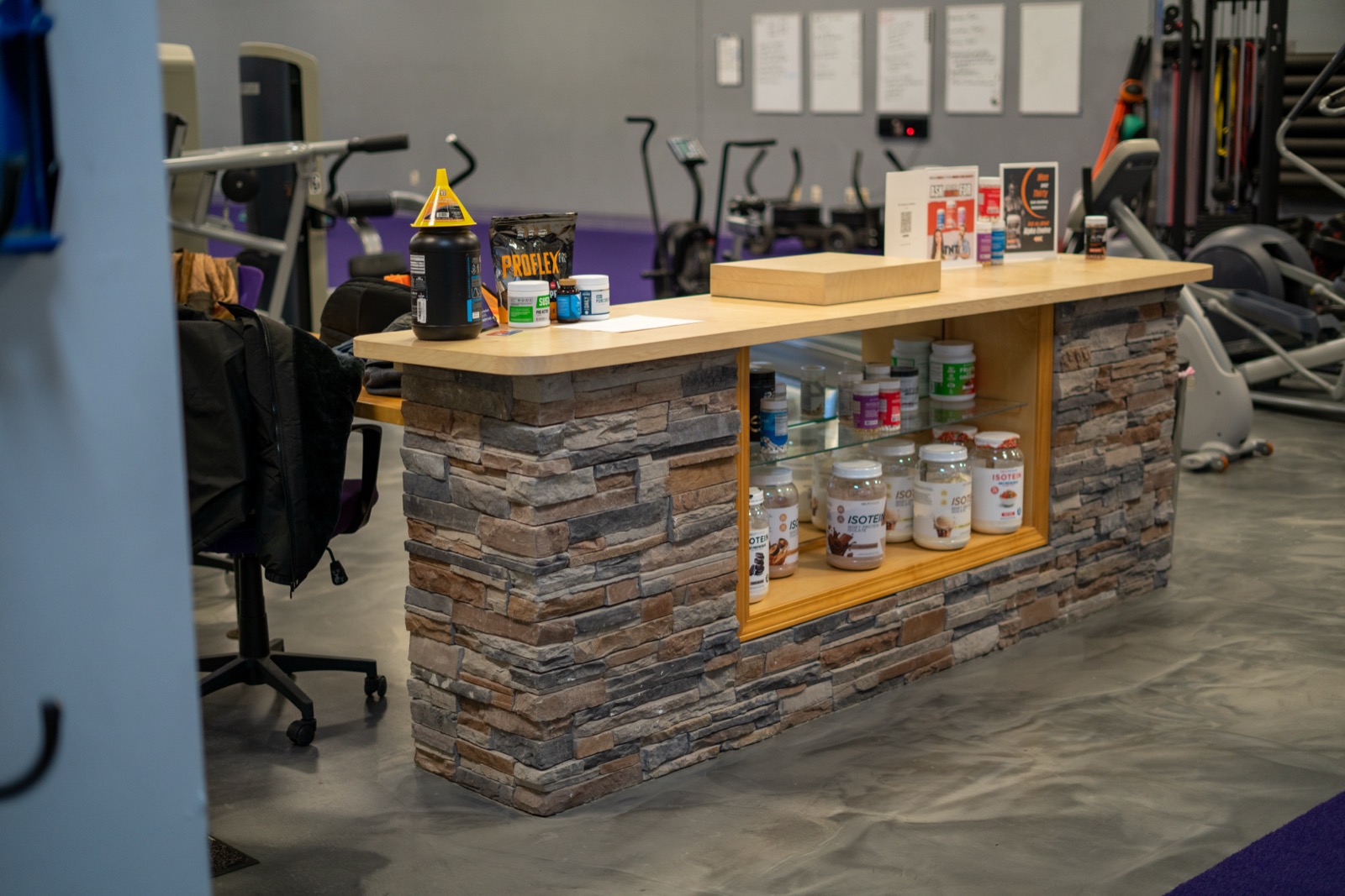 Front desk and supplement bar