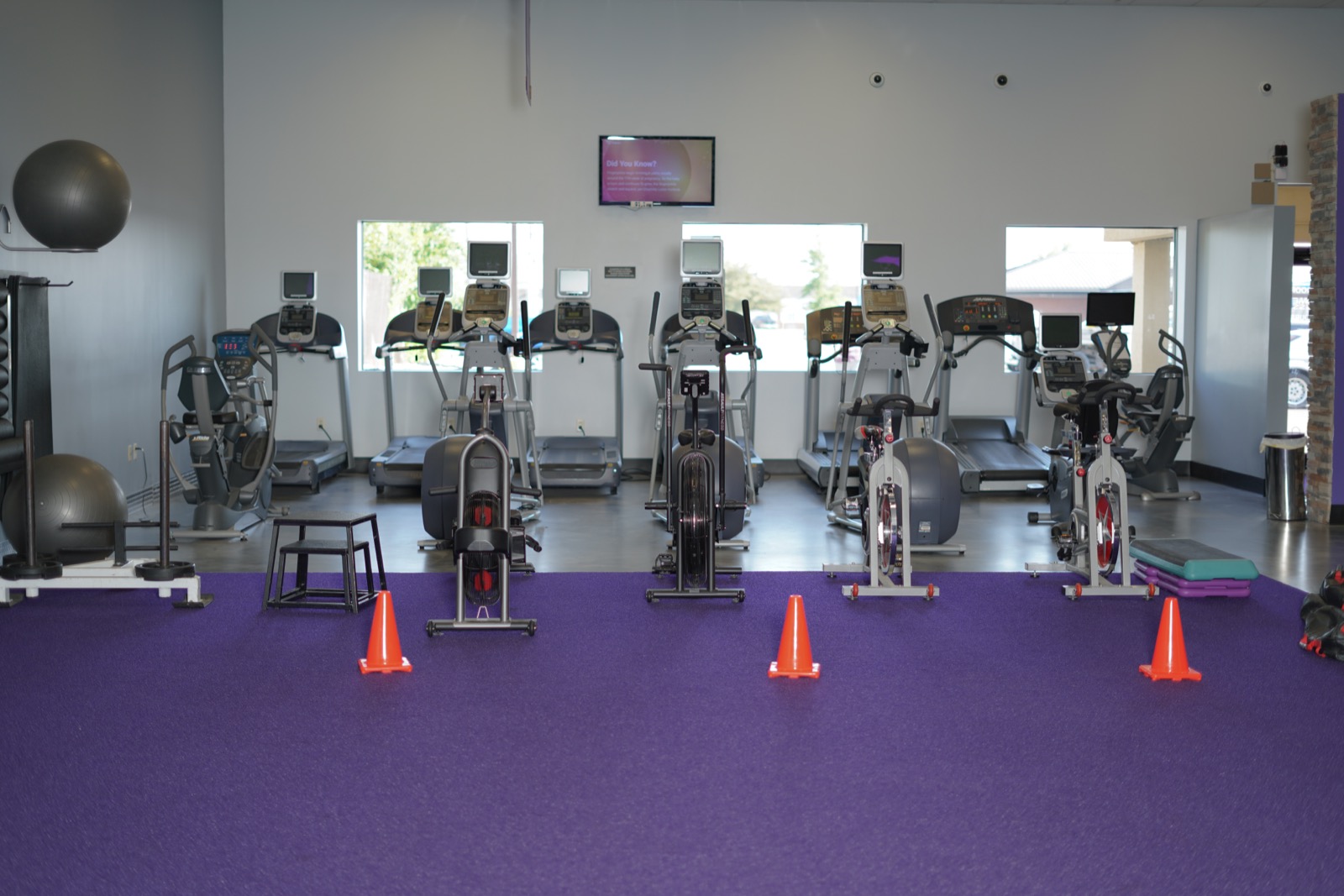 TNT Fitness cardio area